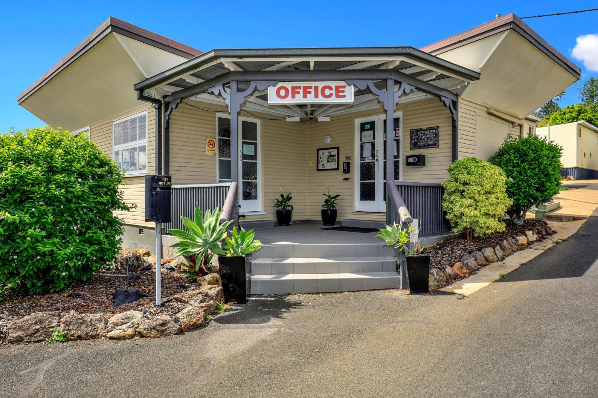 Ned Kelly'S Motel Maryborough Exterior photo